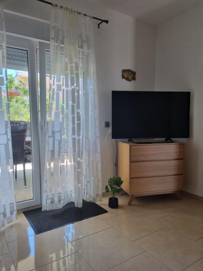 Emilia Apartment *