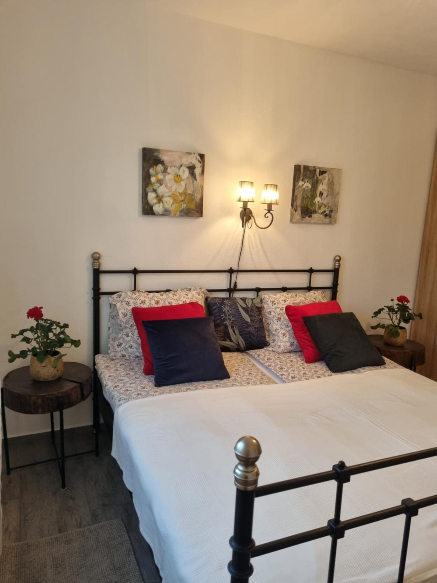 Emilia Apartment Vir